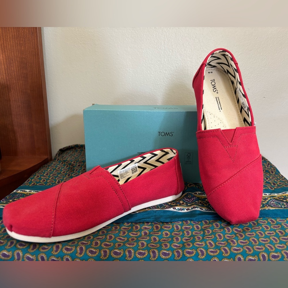 Toms Red Canvas Alpargata Slip-Ons - Picture 8 of 9